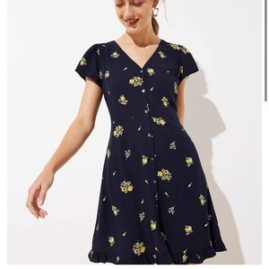 Loft flowy floral dress with pockets!